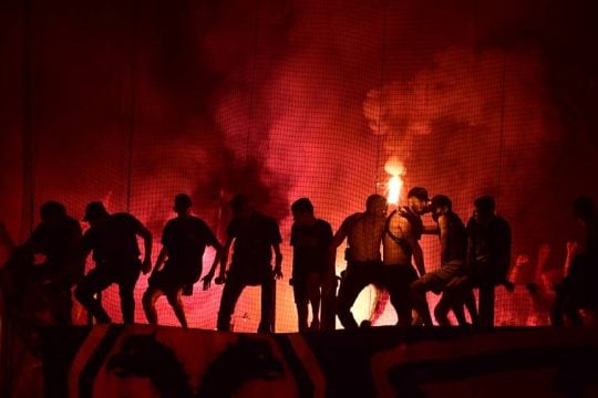 Πρωταθλήτρια η ΑΕΚ: «Φλέγεται» η Νέα Φιλαδέλφεια, καπνογόνα και συνθήματα [βίντεο]